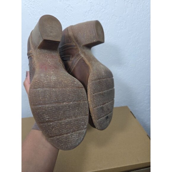 Clarks Carleta Artisan Womens Size 8.5 Brown Leather Ankle Booties Boots Shoes - Picture 4 of 9